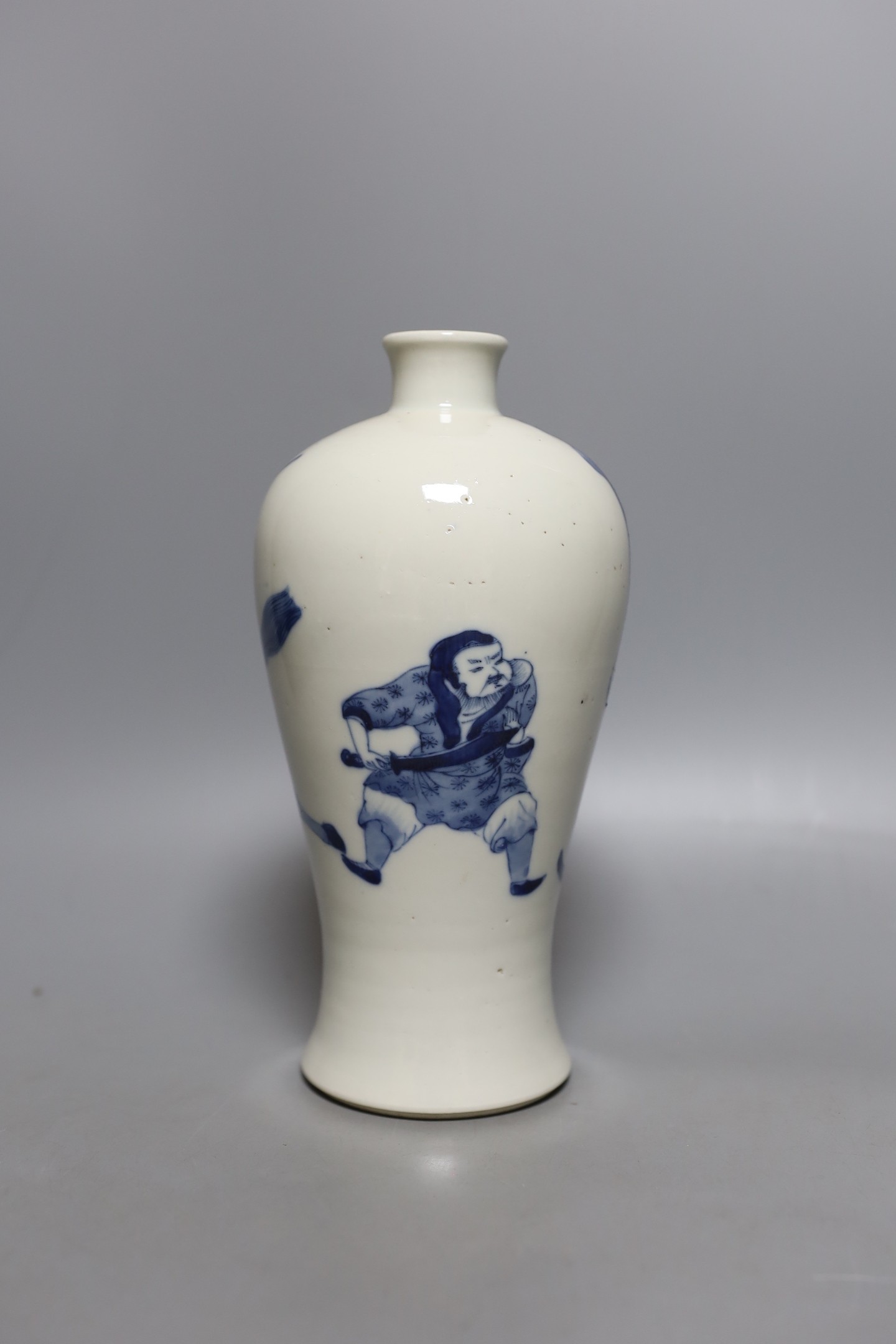 A Chinese blue and white figural baluster vase, 22cm